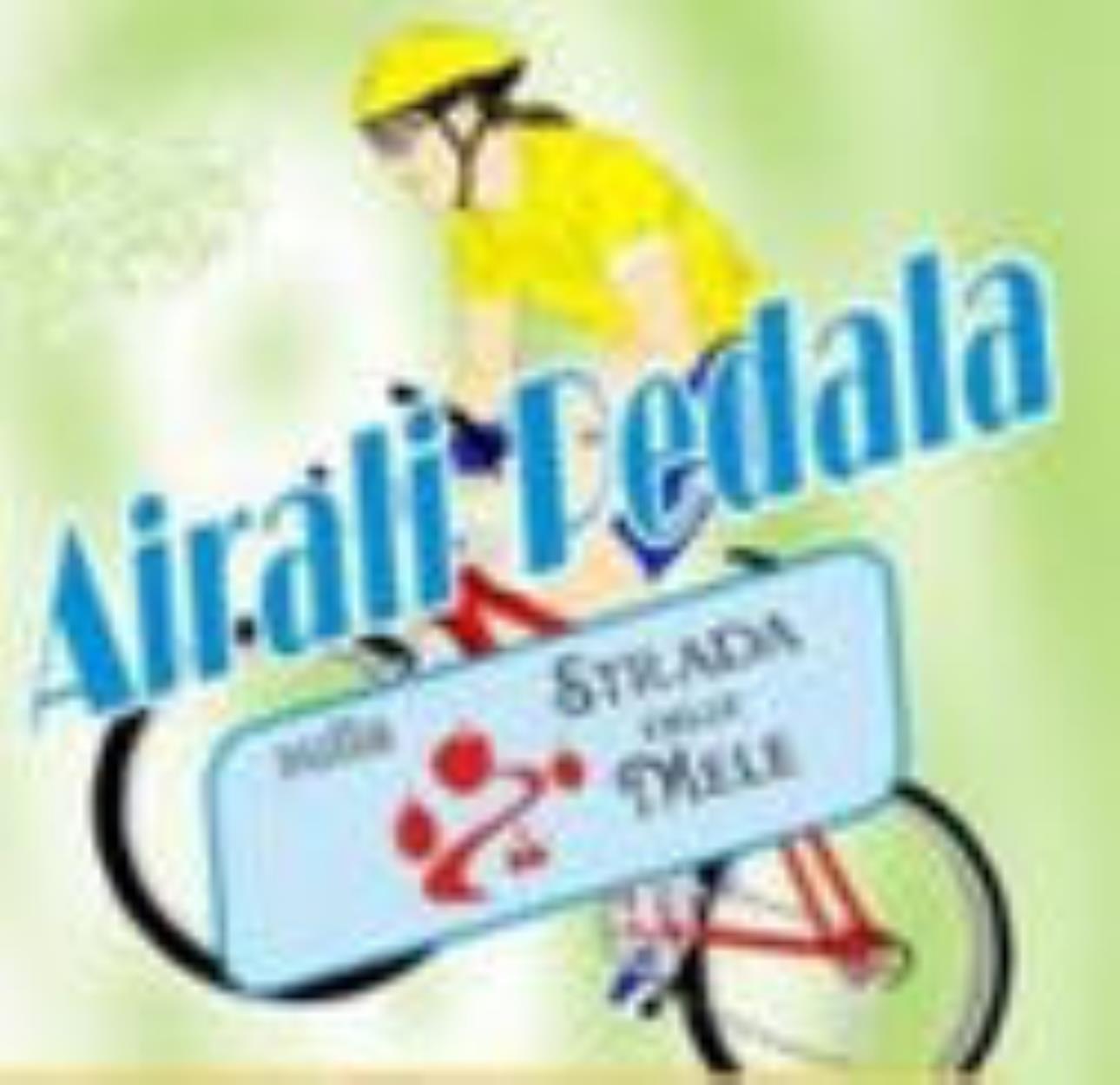 Airali pedala sulla strada delle mele